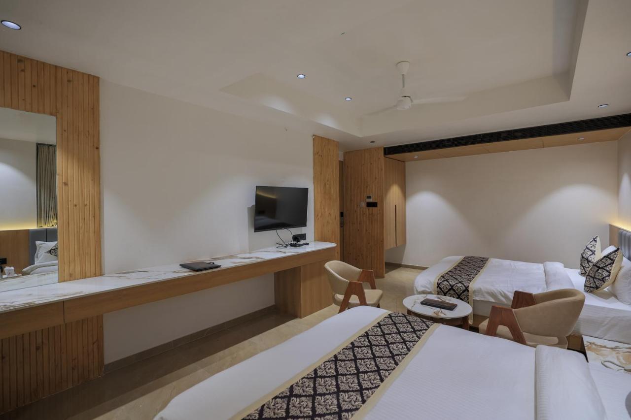 Hotel Aditya Mansingh Inn Somnāth Exteriör bild