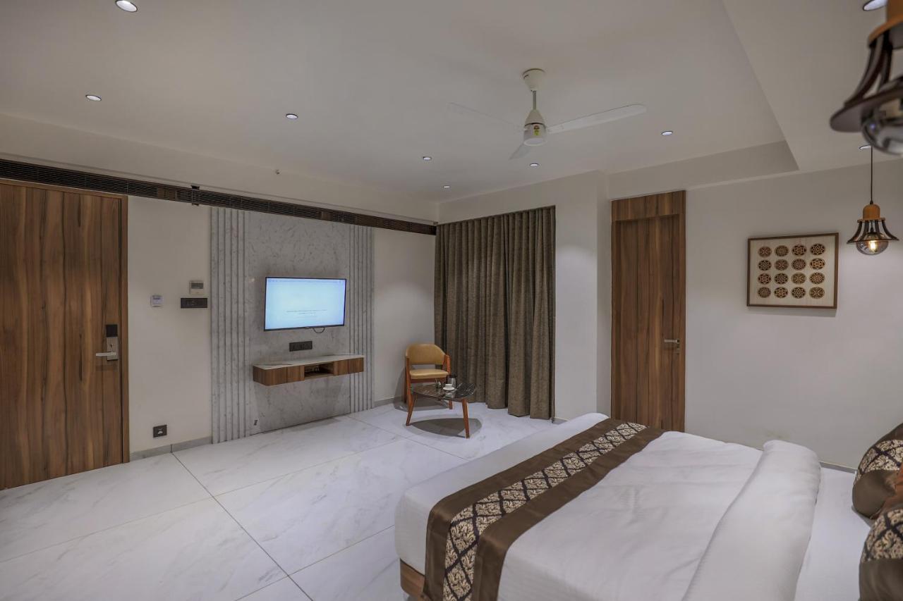 Hotel Aditya Mansingh Inn Somnāth Exteriör bild