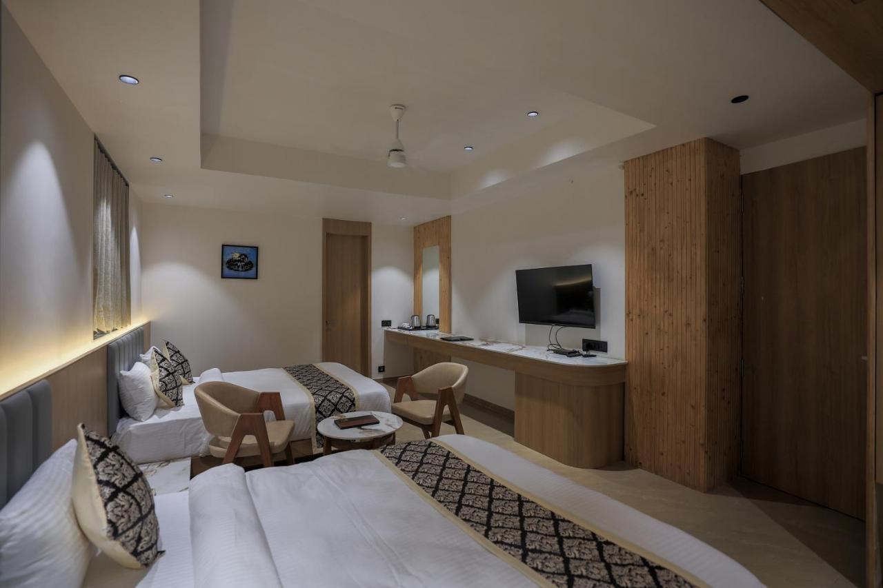 Hotel Aditya Mansingh Inn Somnāth Exteriör bild