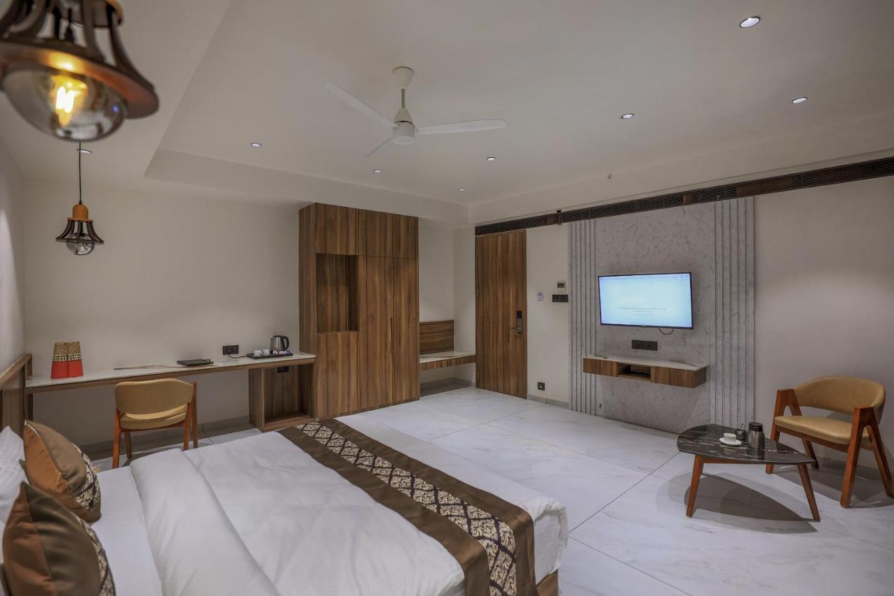 Hotel Aditya Mansingh Inn Somnāth Exteriör bild